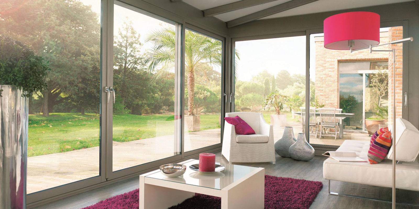 Construire une véranda moderne pour agrandir sa maison près de Dijon avec verandastores